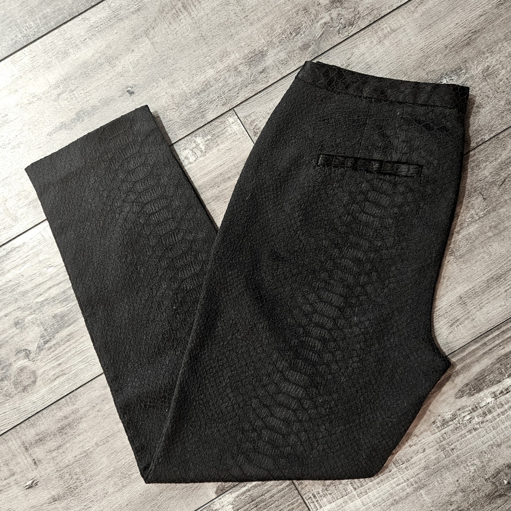 SNAKE SKIN Textured JENNIFER LOPEZ Black Pants Size 6
